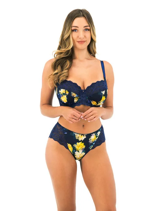 Lucia Short in Navy